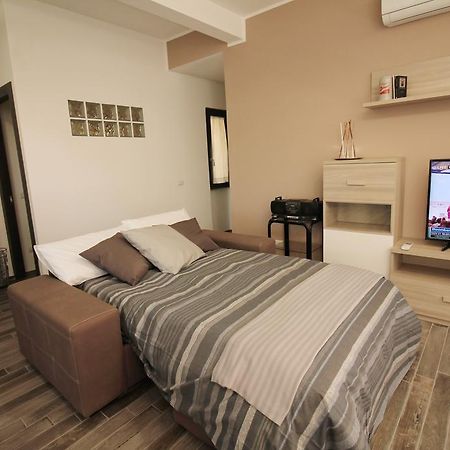 Eur Bright Spacious Terraced Apartment With Private Parking Only For Small Cars 로마 외부 사진