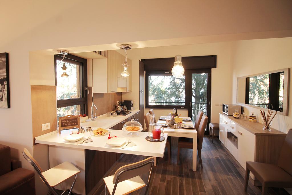 Eur Bright Spacious Terraced Apartment With Private Parking Only For Small Cars 로마 외부 사진