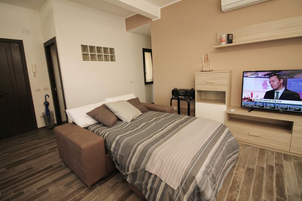 Eur Bright Spacious Terraced Apartment With Private Parking Only For Small Cars 로마 외부 사진