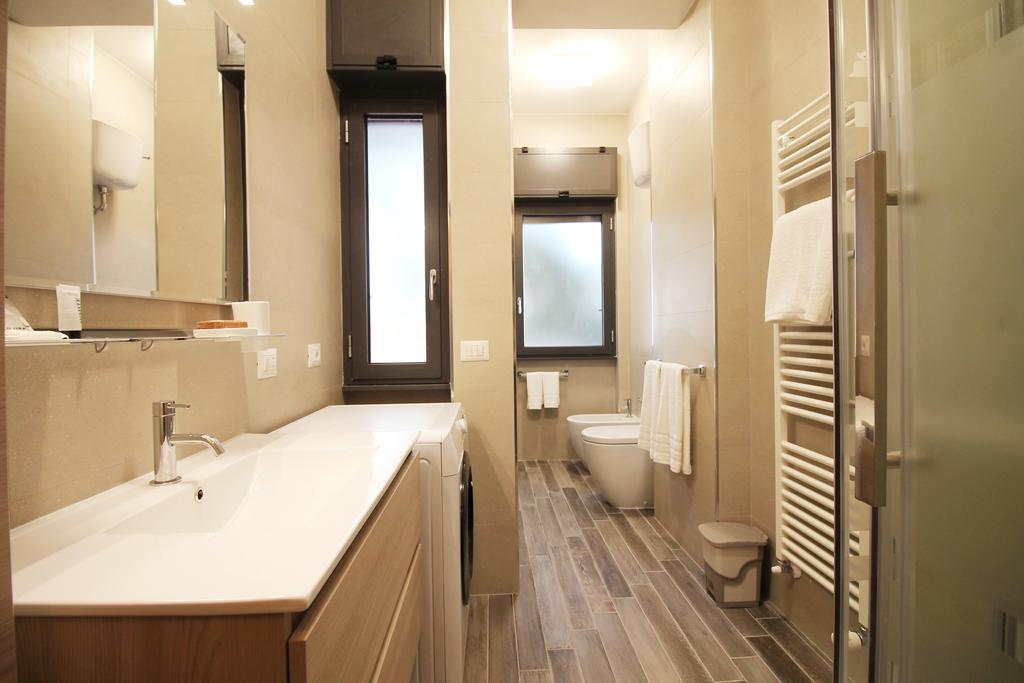 Eur Bright Spacious Terraced Apartment With Private Parking Only For Small Cars 로마 외부 사진