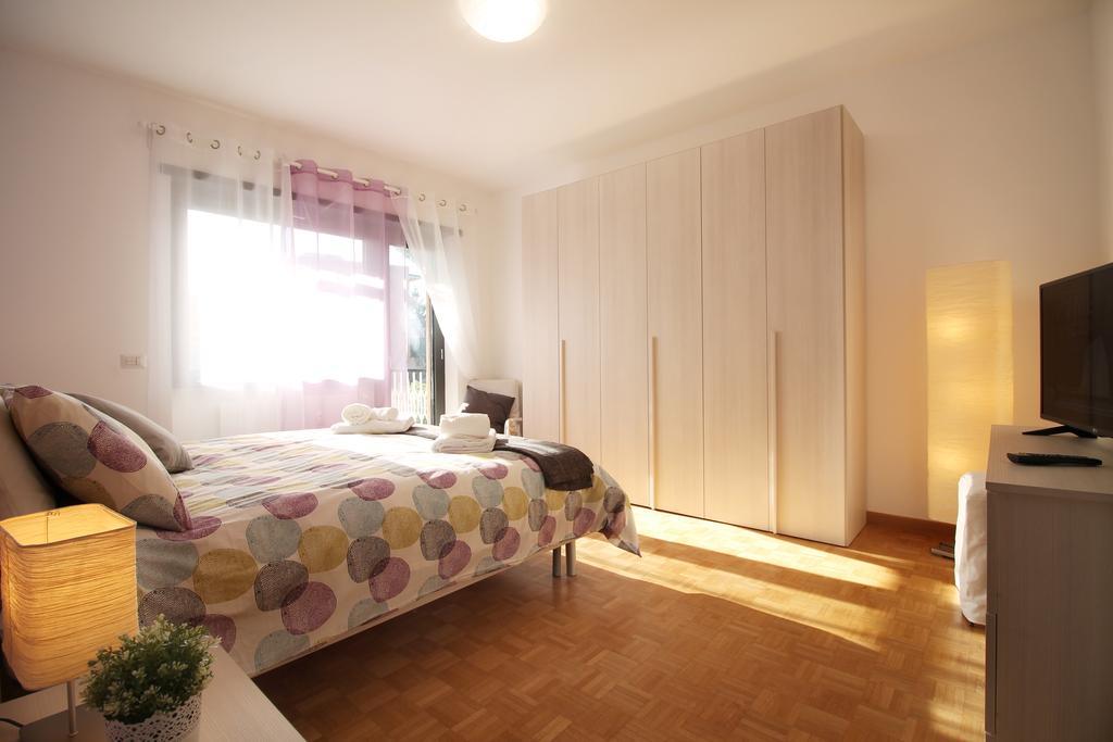 Eur Bright Spacious Terraced Apartment With Private Parking Only For Small Cars 로마 외부 사진