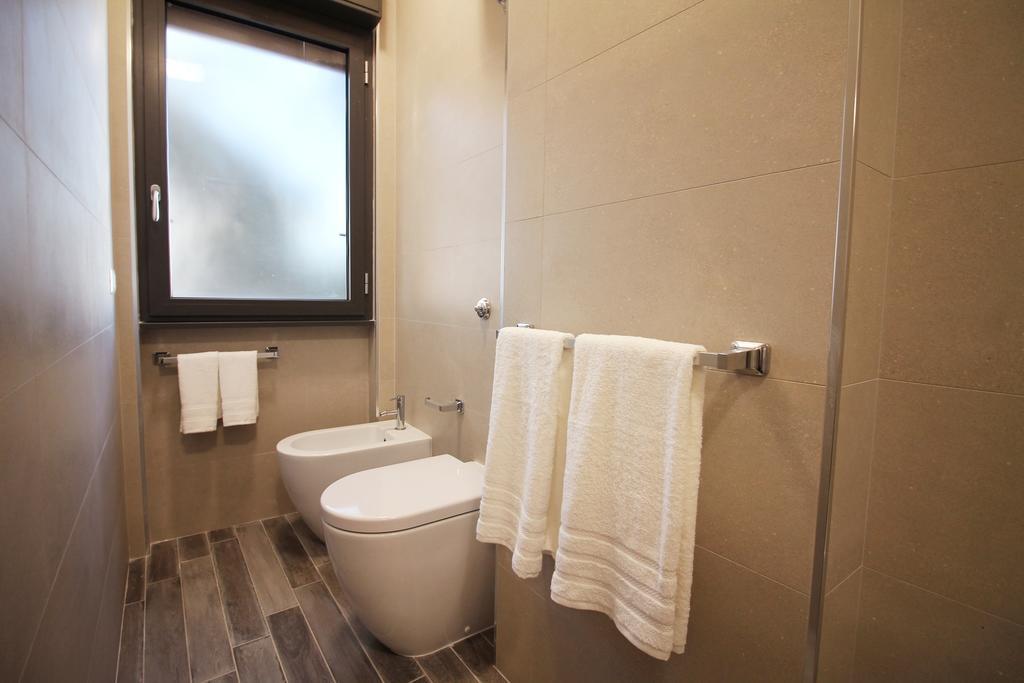 Eur Bright Spacious Terraced Apartment With Private Parking Only For Small Cars 로마 외부 사진