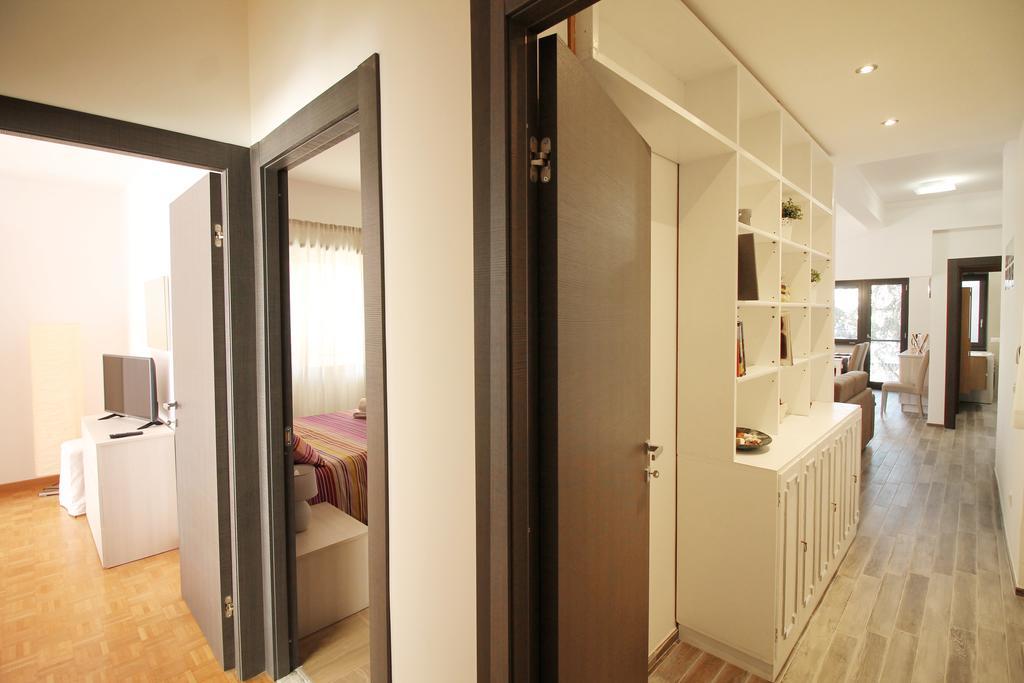 Eur Bright Spacious Terraced Apartment With Private Parking Only For Small Cars 로마 외부 사진