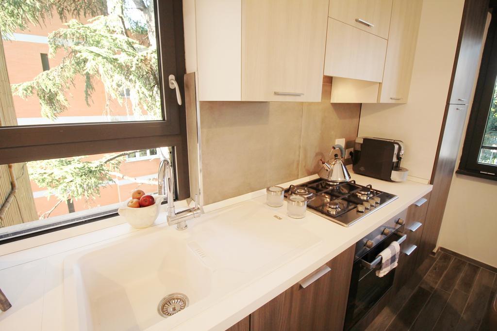 Eur Bright Spacious Terraced Apartment With Private Parking Only For Small Cars 로마 외부 사진