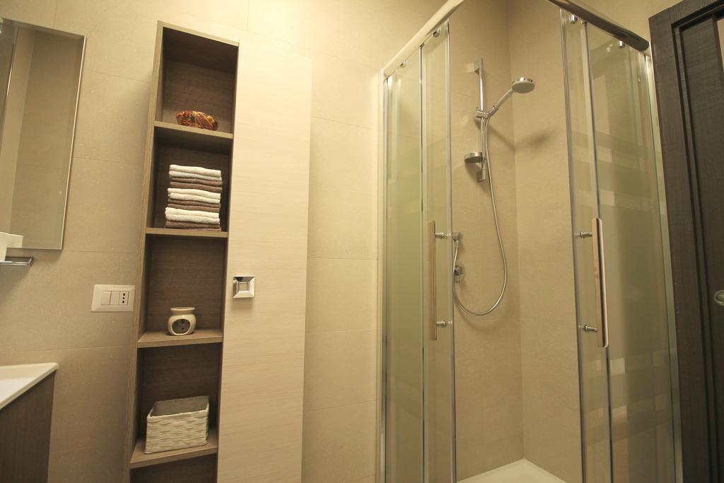 Eur Bright Spacious Terraced Apartment With Private Parking Only For Small Cars 로마 외부 사진