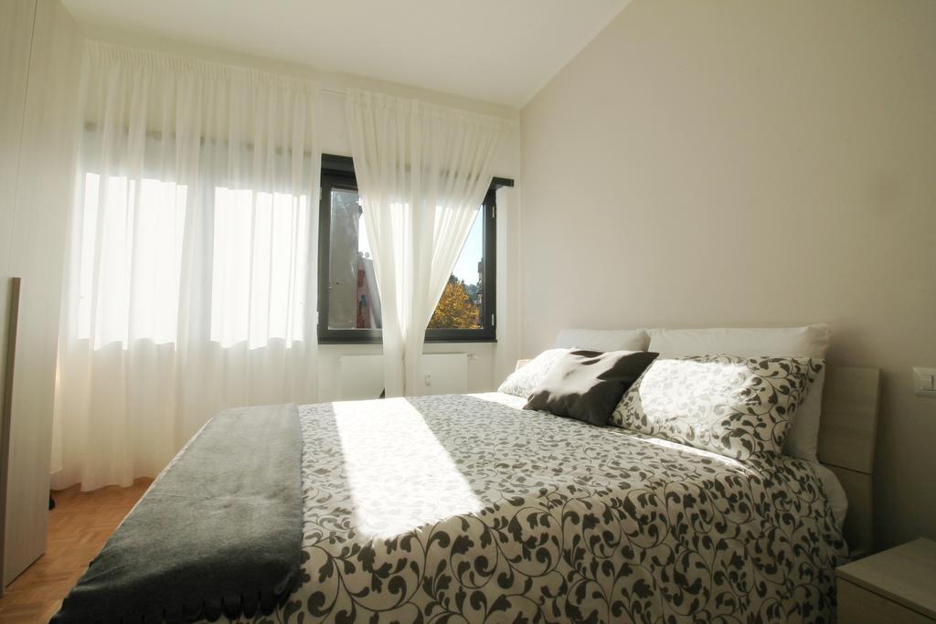 Eur Bright Spacious Terraced Apartment With Private Parking Only For Small Cars 로마 외부 사진